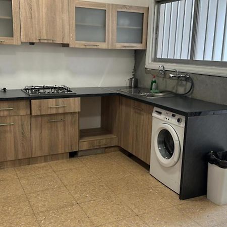 Unique City Hostel 100 Meters From Beach Larnaca Ngoại thất bức ảnh