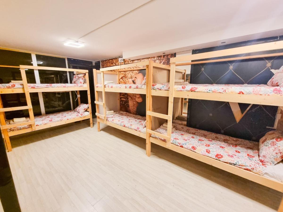 Unique City Hostel 100 Meters From Beach Larnaca Ngoại thất bức ảnh