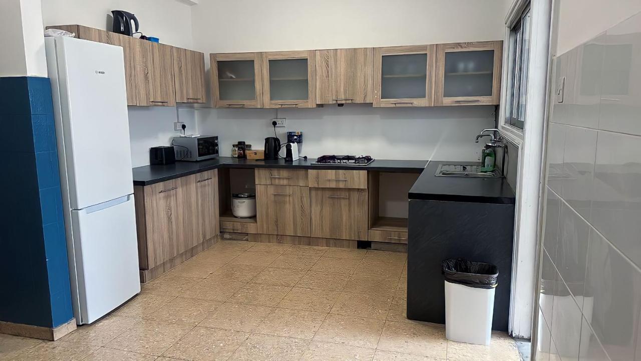 Unique City Hostel 100 Meters From Beach Larnaca Ngoại thất bức ảnh
