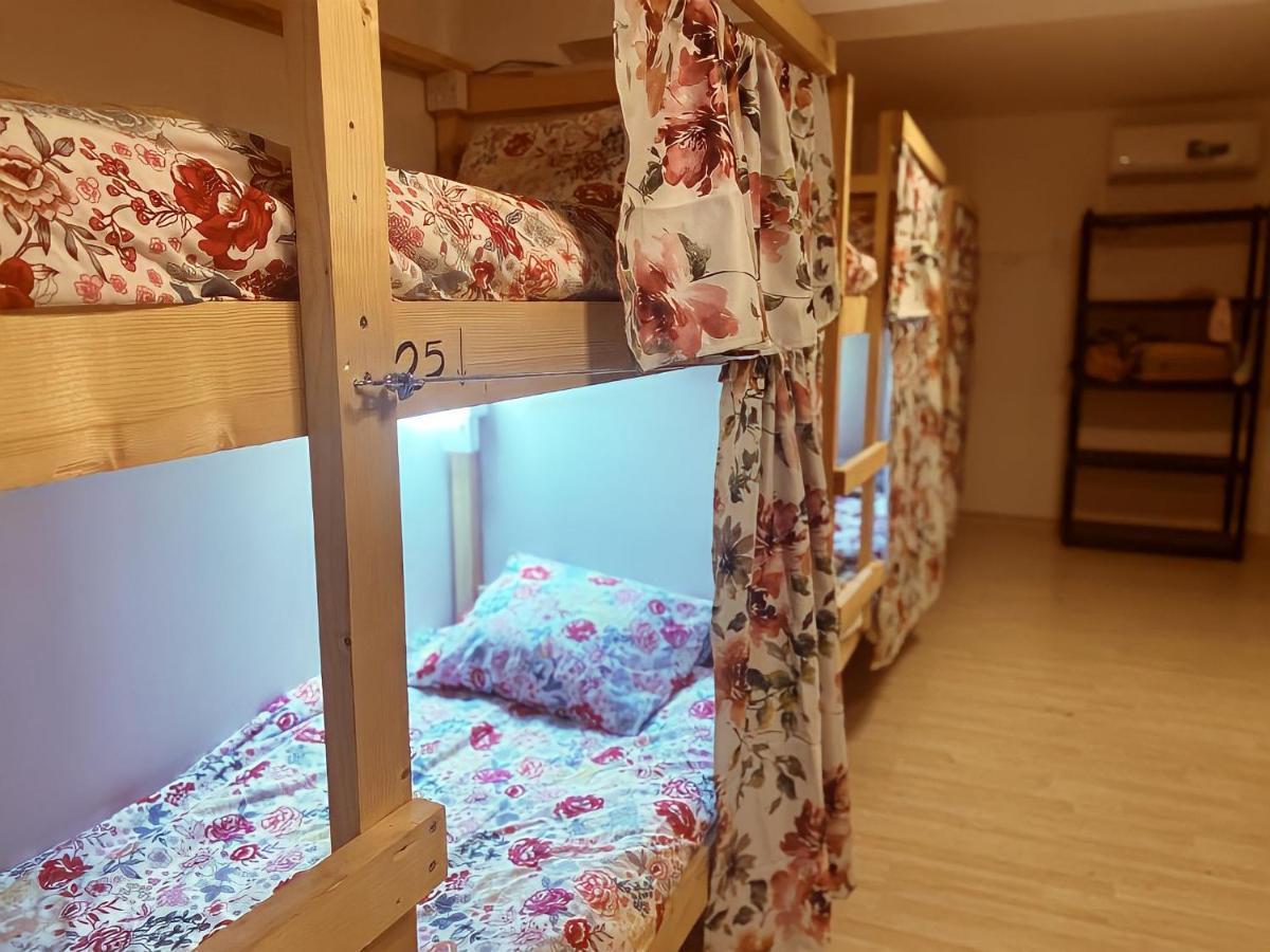 Unique City Hostel 100 Meters From Beach Larnaca Ngoại thất bức ảnh