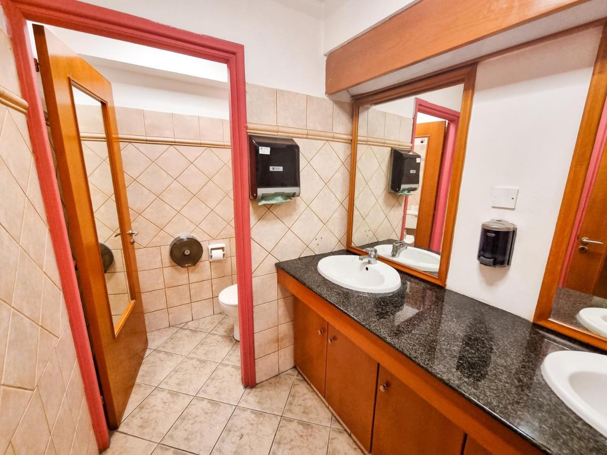 Unique City Hostel 100 Meters From Beach Larnaca Ngoại thất bức ảnh