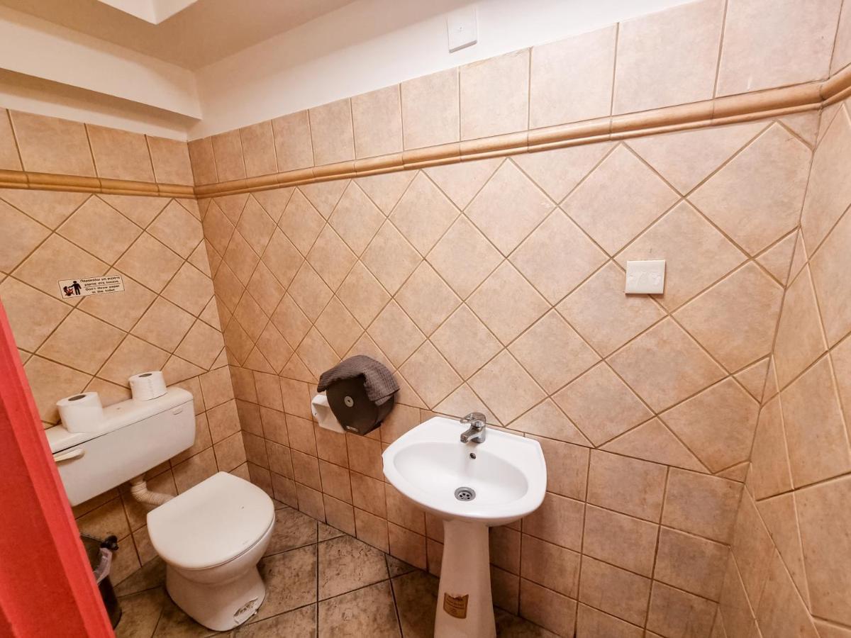 Unique City Hostel 100 Meters From Beach Larnaca Ngoại thất bức ảnh