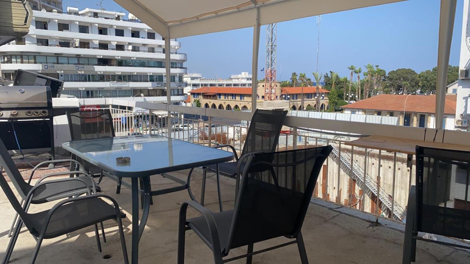 Unique City Hostel 100 Meters From Beach Larnaca Ngoại thất bức ảnh
