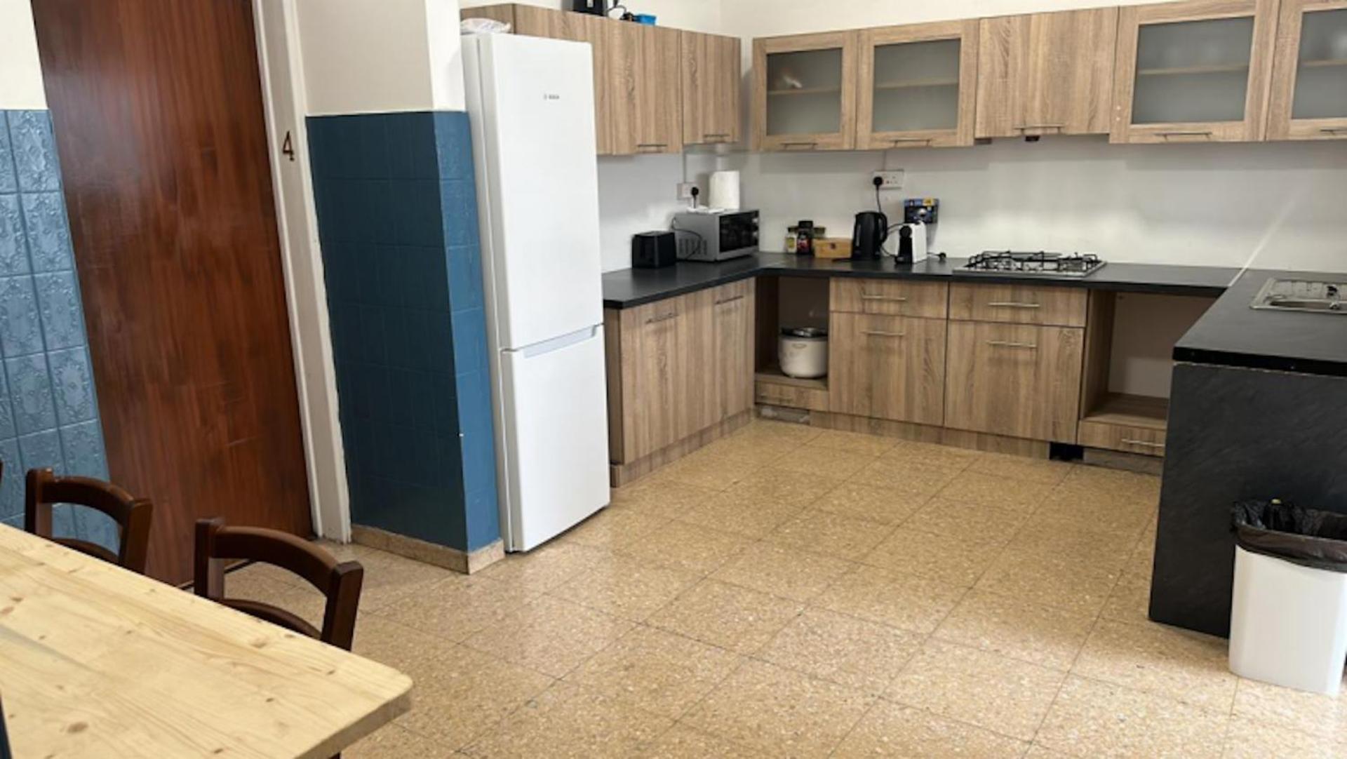 Unique City Hostel 100 Meters From Beach Larnaca Ngoại thất bức ảnh