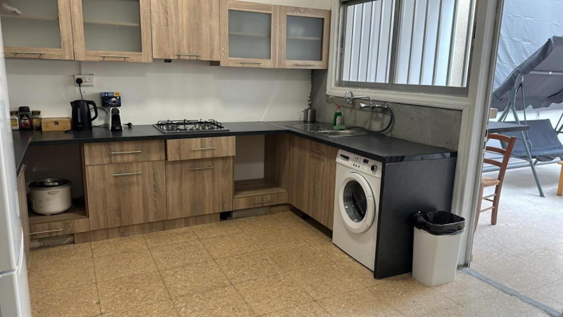 Unique City Hostel 100 Meters From Beach Larnaca Ngoại thất bức ảnh
